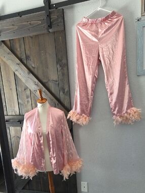 Silky Pink Feather-Trim Pajama Set – Women’s Intimates & Sleepwear Small